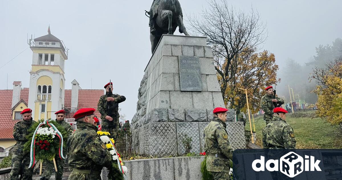 С тържествена церемония пред паметника на Вестителят на свободата Враца