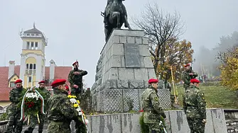  Кметът на Враца пред паметника на Вестителя: Вярвам във Вашето благородство и признателност към делото на нашите предци!