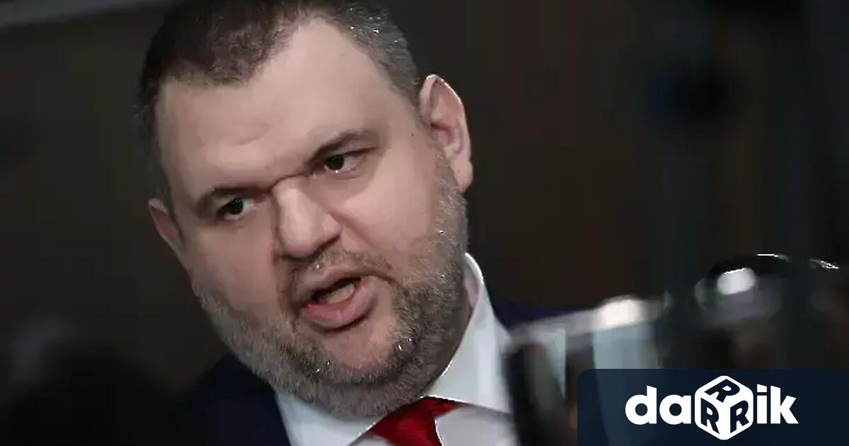 Лидерът на ДПС Ново начало Делян Пеевски коментира в кулоарите на