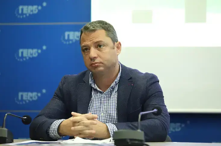  Делян Добрев: Всички партии в парламента вече се делят на леви, по-леви и най-леви 