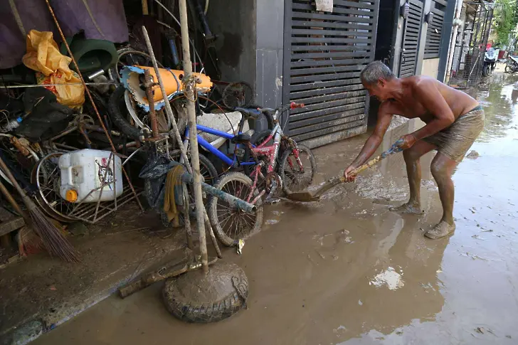 Президентът на Филипините обяви извънредно положение заради тайфунът „Калмаеги“ отнел живота на близо 140 души