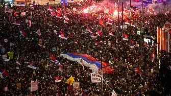 Два протеста се състояха пред парламента в Белград