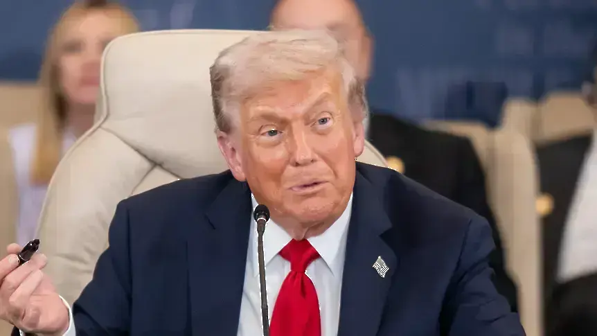 Оставки в британската медия Би Би Си заради монтаж на изказване на Доналд Тръмп