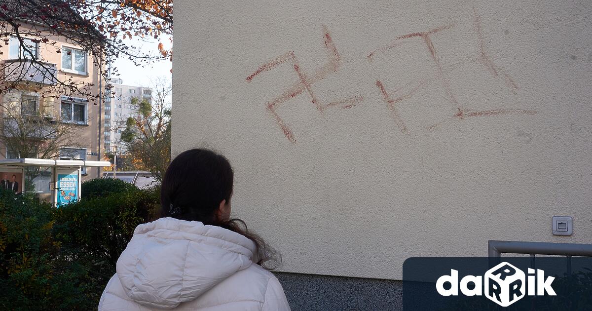 Германската полиция задържа мъж заподозрян визрисуването с човешка кръв на