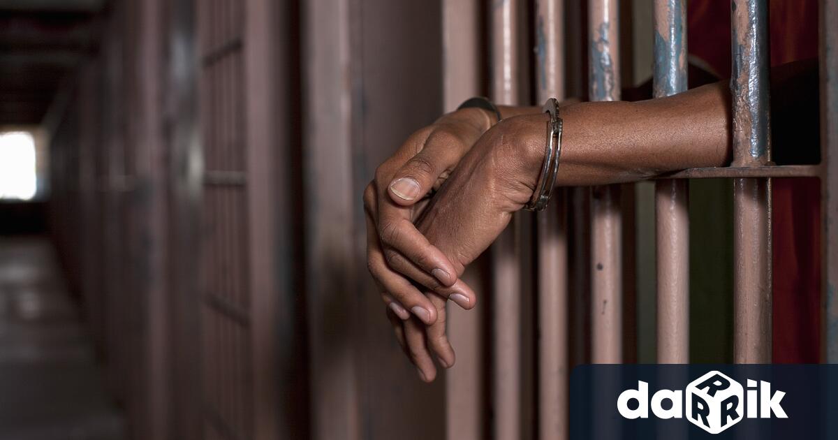 Надзирателка се яви в съда заради връзка със затворник съобщава