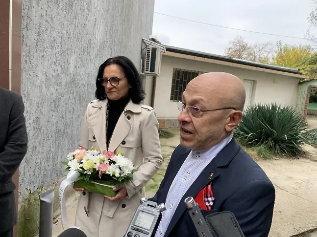 В Левски откриха паметна плоча на мястото, където е бил родният дом на Георги Парцалев