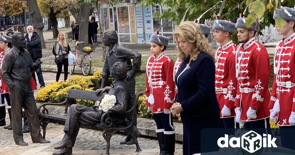 Вицепрезидентът Илияна Йотова откри в Левски скулптурната композиция Земляците която