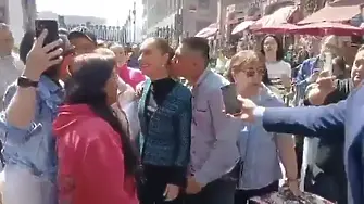 Повдигнаха обвинения в тормоз на мъжа, опипал мексиканския президент