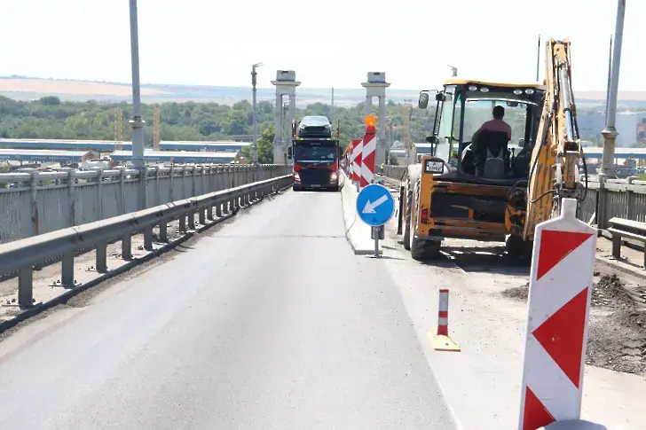 Дунав мост при Русе е отворен и за камиони