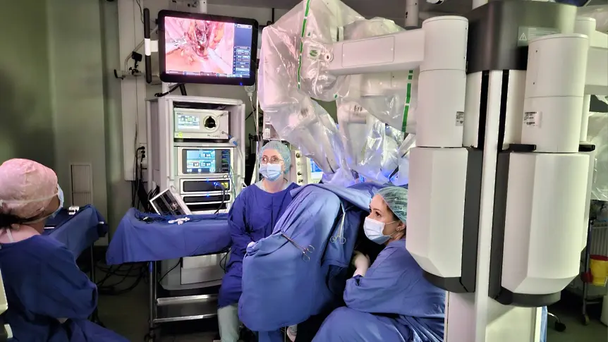 УМБАЛ „Д-р Г. Странски“ възобнови дейността по роботизирана гинекологична хирургия