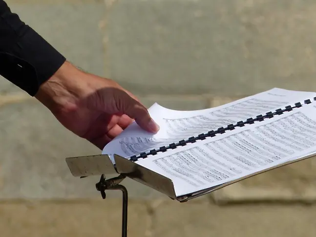 Деца свирят с Габровски камерен оркестър на 5 ноември