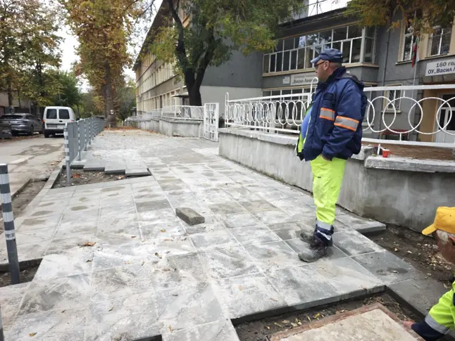  Тази седмица: Тротоари и сектори от общинската пътна мрежа ремонтира „ Инжстрой “ 