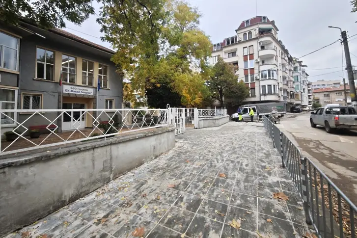  Тази седмица: Тротоари и сектори от общинската пътна мрежа ремонтира „ Инжстрой “ 