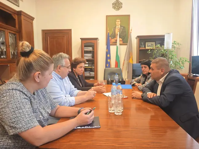 На среща в Плевен: Представиха напредъка по проектите за саниране на жилищни сгради в Северозападния район за планиране