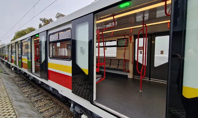 Първият от новите влакове на столичното метро вече пристигна в София (ВИДЕО)