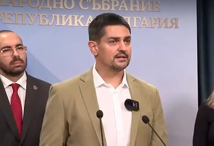 Радостин Василев: От днес обявявам край на партия „Величие“