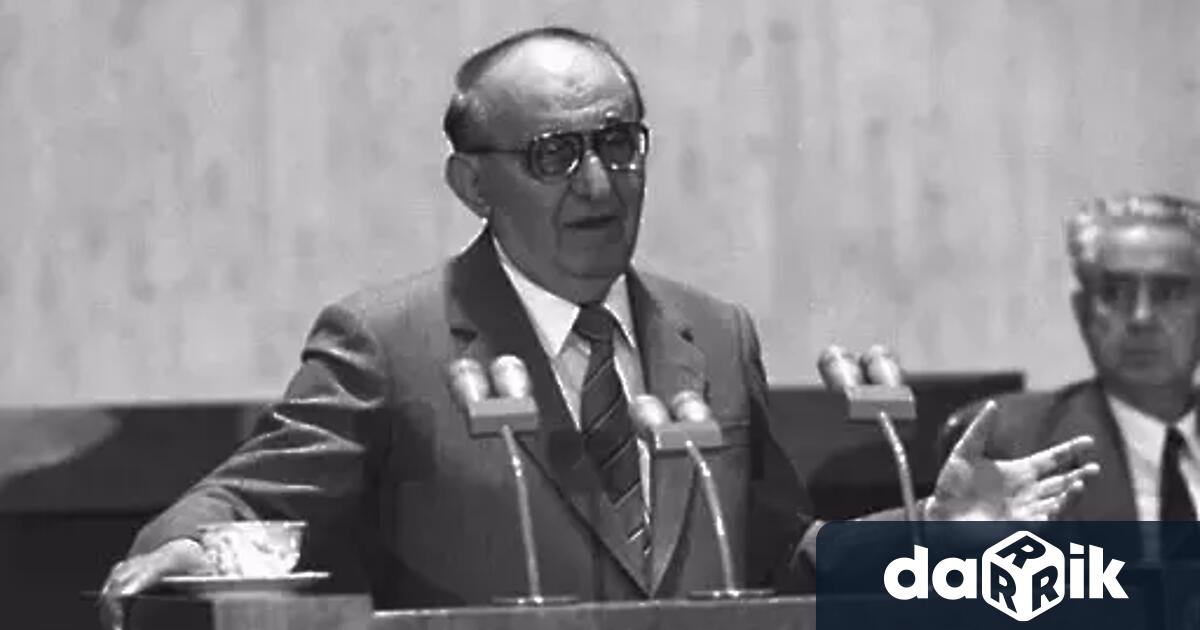 На този ден през 1989г се провежда заседание на Ноемврийският