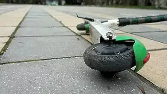 Мъж е в болница след падане от тротинетка 