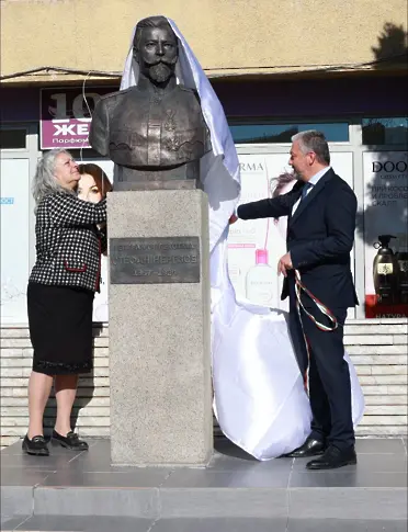 Паметник на ген. Стефан Нерезов откриха в Севлиево