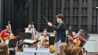 Диригент Сандра Рагуза: Животът ми никога не е скучен, най-важното е да пресъздадем музиката жива, така както я е написал композиторът!