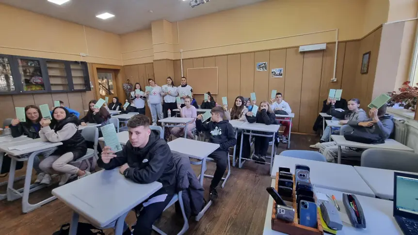 Младежки Червен кръст Тетевен под егидата на общината и ПГСЕУ-Тетевен отбелязаха Световния ден в памет на жертвите на ПТП