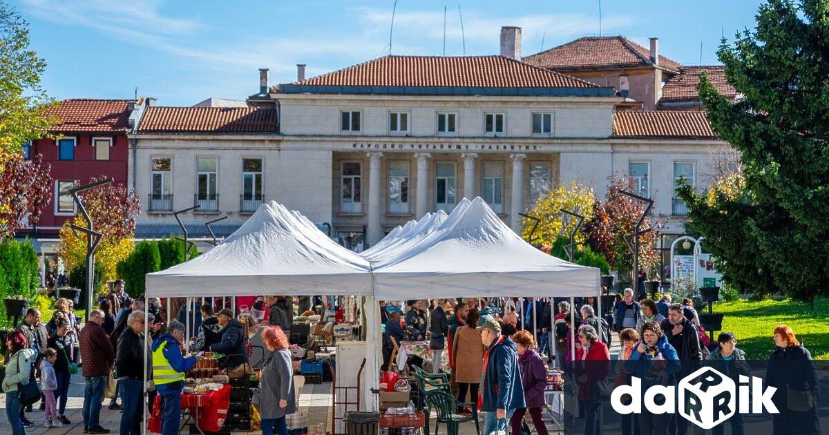 На 15 ноември събота от 10 00 часа пред сградата на