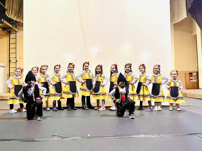  Нови носии за децата от ДТС „ Пламъче “ към НЧ „ Георги Парцалев–1901 “ гр. Левски 