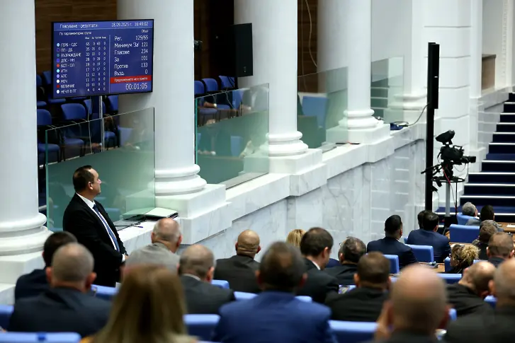 Депутатите преодоляха президентското вето и повторно приеха промените в закона, свързан с „Лукойл” (ОБЗОР) 