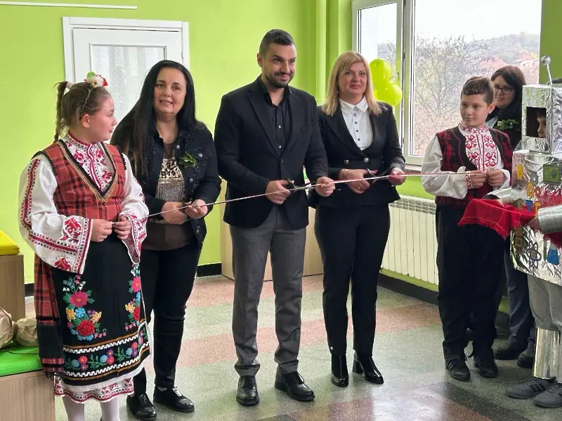 СТЕМ център по природни науки  бе открит в ОУ “Св. св. Кирил и Методий” в град Мездра