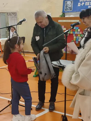 Кметът на Монтана гостува на децата от ІІІ основно училище в  деня на добротата