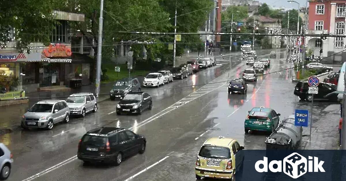 Днес времето ще бъде облачно с валежи от дъжд Ще