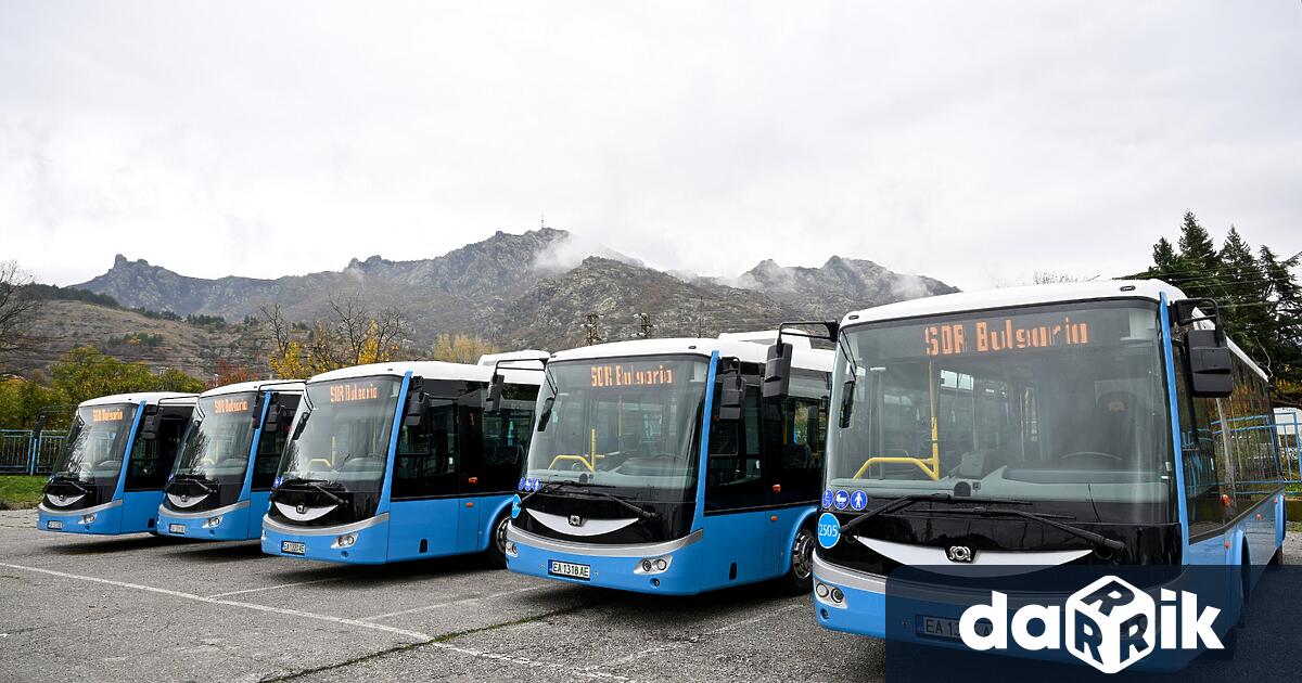 Пет нови електрически нископодови автобусана чешки производител са доставени в