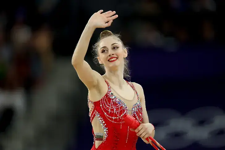 Златно и добро момиче - Боряна Калейн намерила портфейл с много пари и го занесла в полицията