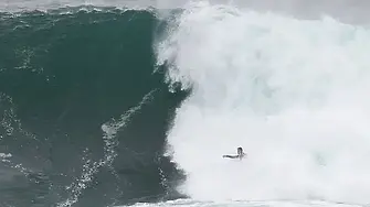 Огромни вълни убиха трима в Тенерифе