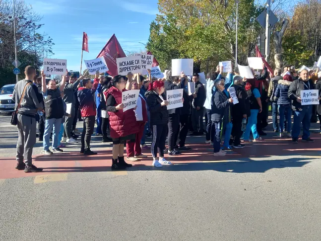 Протестиращите медици от "УМБАЛ-Пловдив" блокираха кръстовището на бул. "България" с ул. "Дилянка"