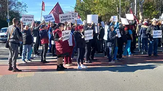 Протестиращите медици от "УМБАЛ-Пловдив" блокираха кръстовището на бул. "България" с ул. "Дилянка"