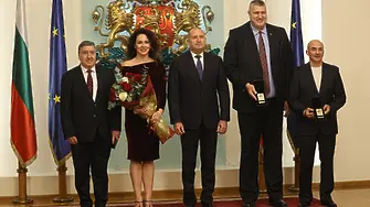 Радев удостои изявени български спортисти с Почетния знак на президента