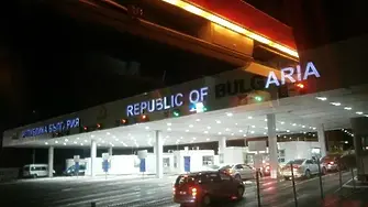 Двама митничари са задържани за корупция на ГКПП "Калотина"