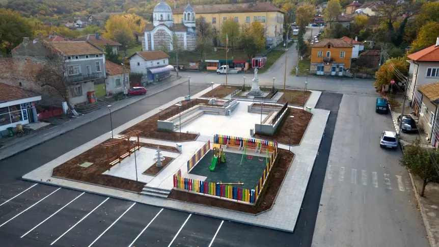 В понеделник откриват официално обновения площад в с. Моравица