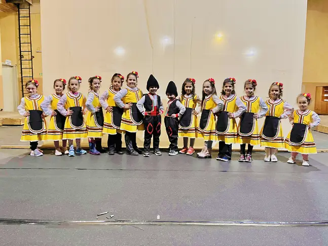 Нови носии за децата от ДТС „Пламъче“ към НЧ „Георги Парцалев–1901“ гр. Левски