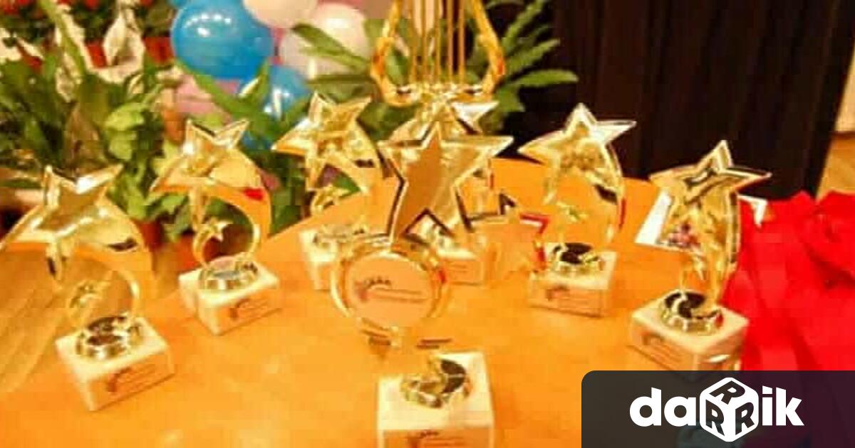 Учениците от Националното училище за фолклорни изкуства Филип Кутев –