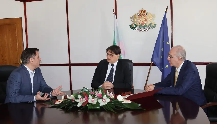 Министърът на културата отличи Националното училище по изкуствата „Панайот Пипков” - Плевен по повод 65 г. от основаването му