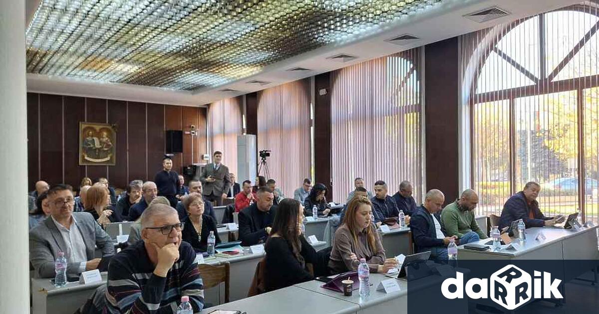 С 26 гласа за 7 против и 5 въздържал се ОбС