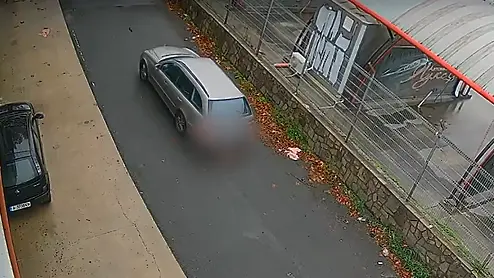 Кола прегази възрастна жена в Бургас, влачи я в продължение на метри 