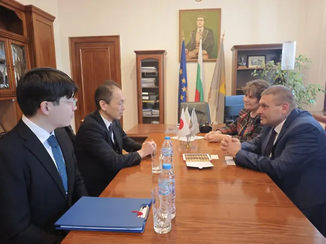 Кметът д-р Валентин Христов посрещна в Плевен Хидеаки Мачида - временно управляващ Посолството на Япония у нас