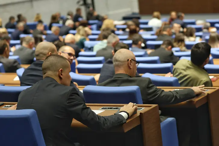 Депутатите отхвърлиха ветото на президента върху промените в Закона за отбраната