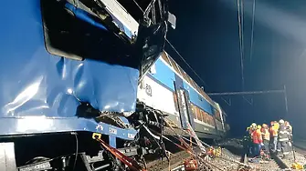 Четиридесет и двама души бяха ранени при сблъсък на два влака в Чехия