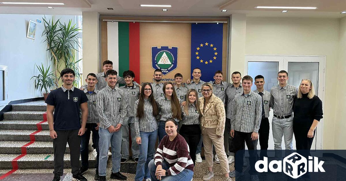 Ученици от XI г XII г X в и VIII