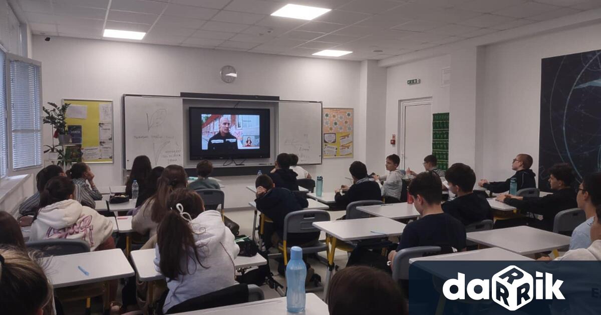 Представители на Регионалната здравна инспекция РЗИ – Враца Нели Петкова