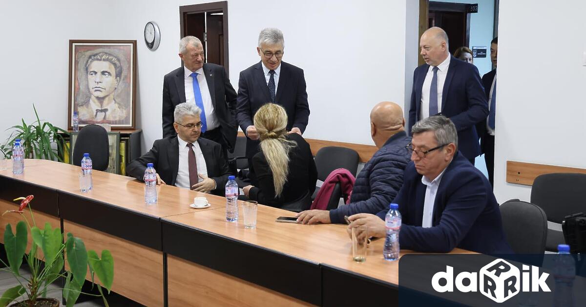 Правителството и управляващото мнозинство в Народното събрание мислим и работим